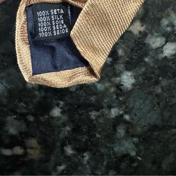 Coveri Collection Men’s Gold 100% Silk Necktie - Picture 5 of 7